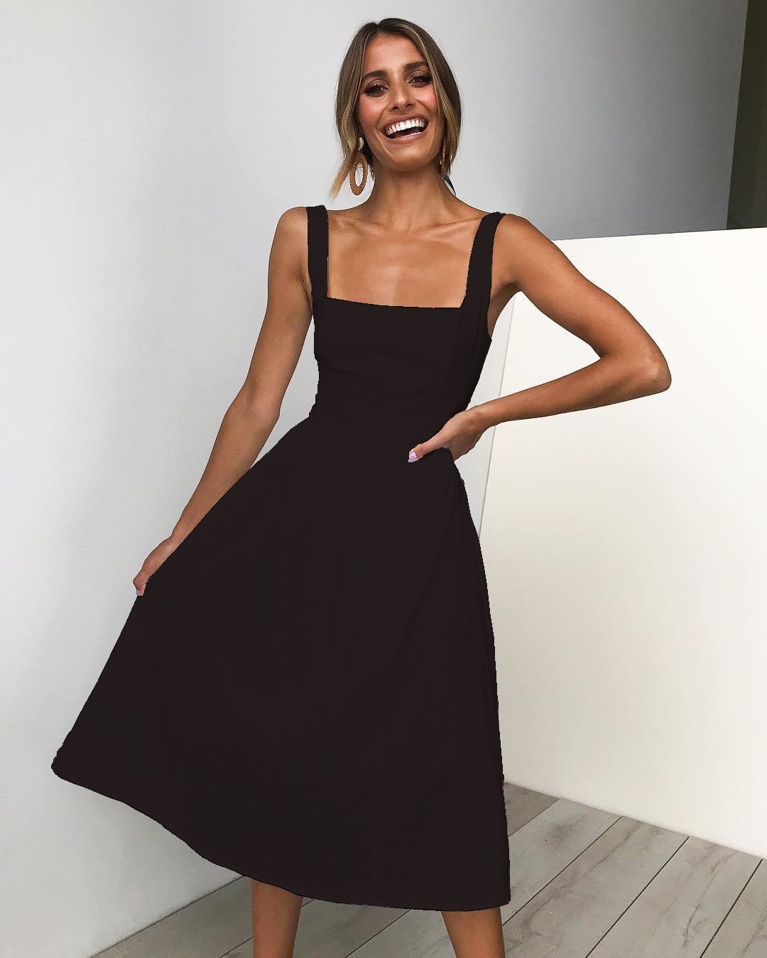 Ravelle - Timeless Square-Neck Dress